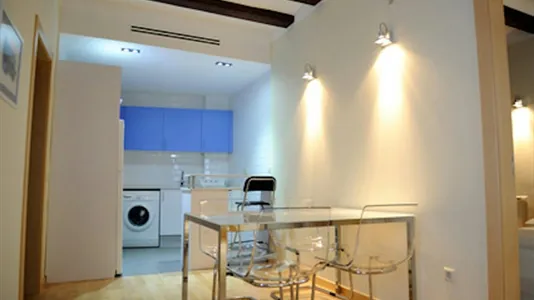 Rooms in Barcelona Ciutat Vella - photo 9