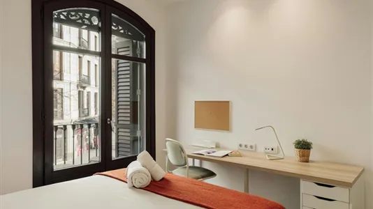 Rooms in Barcelona Eixample - photo 10