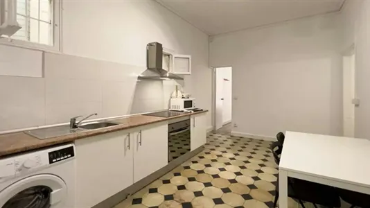 Rooms in Barcelona Ciutat Vella - photo 6