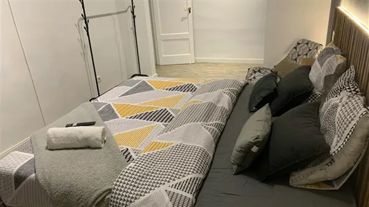 Rooms in Barcelona Ciutat Vella - photo 8