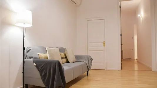 Rooms in Barcelona Eixample - photo 10