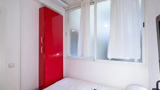 Rooms in Madrid Centro - photo 3