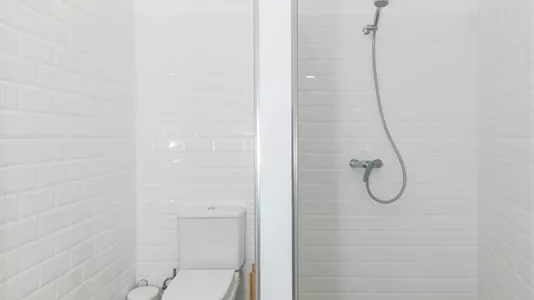 Rooms in El Prat de Llobregat - photo 4