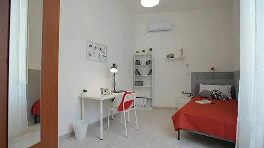 Rooms in Napoli Municipalità 2 - photo 3