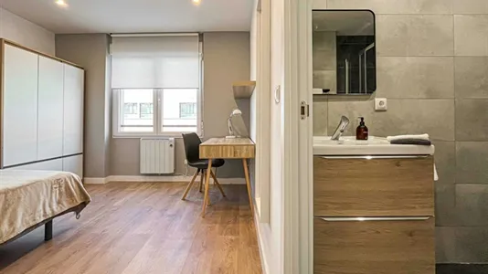 Rooms in Oviedo - photo 2