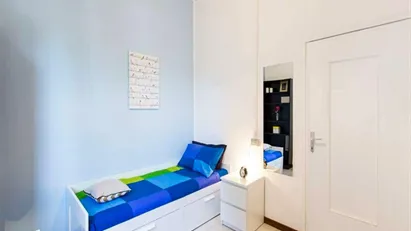 Room for rent in Milano Zona 6 - Barona, Lorenteggio, Milan