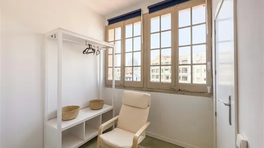Rooms in Barcelona Eixample - photo 3