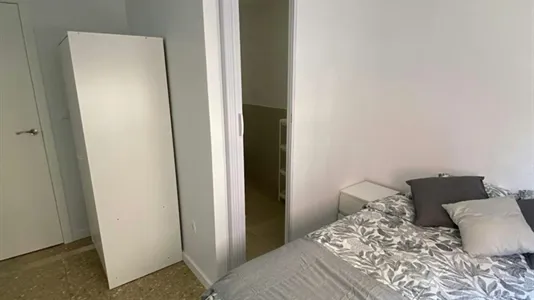 Rooms in Manises - photo 4