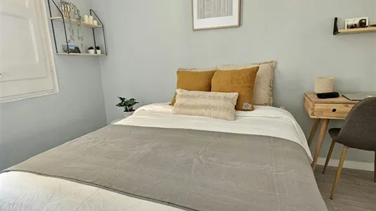 Rooms in Barcelona Ciutat Vella - photo 2