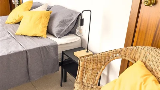 Rooms in Barcelona Ciutat Vella - photo 9