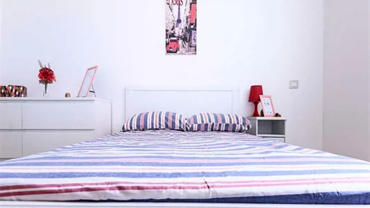Rooms in Milano Zona 8 - Fiera, Gallaratese, Quarto Oggiaro - photo 2
