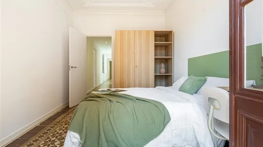 Rooms in Barcelona Ciutat Vella - photo 5