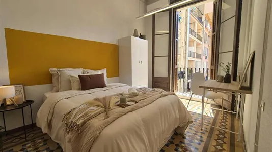 Rooms in Barcelona Eixample - photo 1