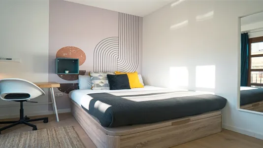 Rooms in Barcelona Ciutat Vella - photo 4