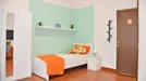 Room for rent, Modena, Emilia-Romagna, &lt;span class=&quot;blurred street&quot; onclick=&quot;ProcessAdRequest(8186913)&quot;&gt;&lt;span class=&quot;hint&quot;&gt;See streetname&lt;/span&gt;[xxxxxxxxxxxxx]&lt;/span&gt;