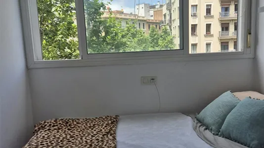 Rooms in Barcelona Sants-Montjuïc - photo 2