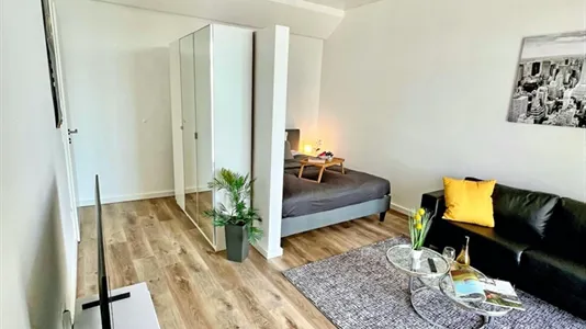 Apartments in Frankfurt Mitte-West - photo 2