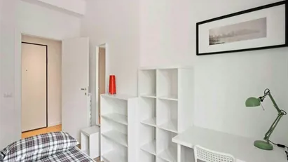 Room for rent in Milano Zona 6 - Barona, Lorenteggio, Milan