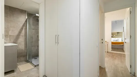 Rooms in Barcelona Ciutat Vella - photo 8