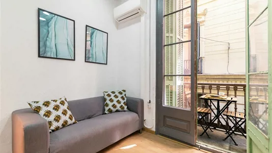 Rooms in Barcelona Ciutat Vella - photo 3