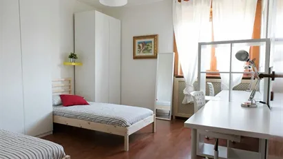 Room for rent in Milano Zona 6 - Barona, Lorenteggio, Milan