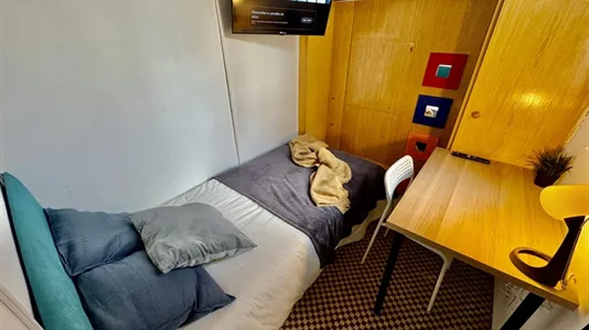 Rooms in Barcelona Ciutat Vella - photo 2