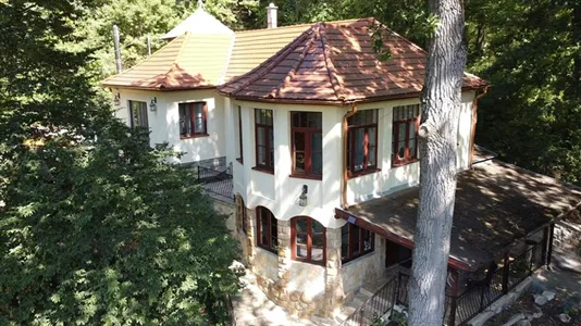 Houses in Váci - photo 1