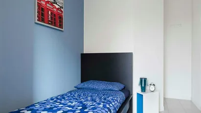 Room for rent in Milano Zona 6 - Barona, Lorenteggio, Milan