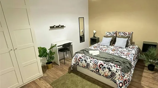 Rooms in Barcelona Sants-Montjuïc - photo 1