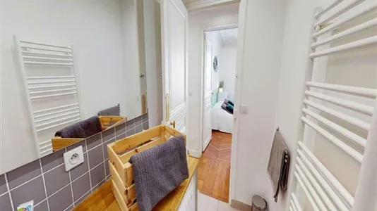 Rooms in Paris 8ème arrondissement - photo 10