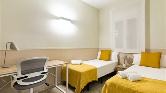 Rooms in Barcelona Ciutat Vella - photo 6