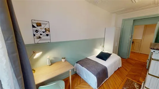 Rooms in Paris 8ème arrondissement - photo 2
