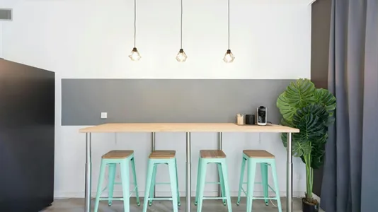 Rooms in Barcelona Ciutat Vella - photo 5