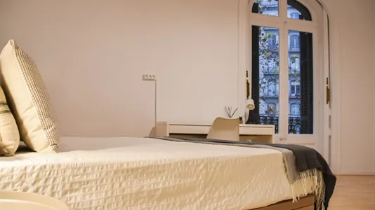 Rooms in Barcelona Eixample - photo 5