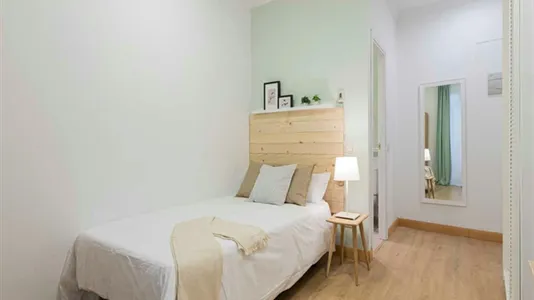 Rooms in Madrid Centro - photo 10