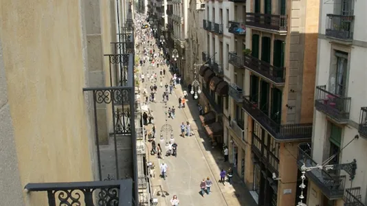 Rooms in Barcelona Ciutat Vella - photo 9