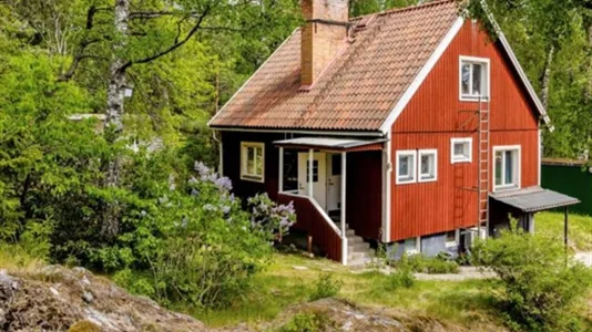 Houses in Botkyrka - photo 1