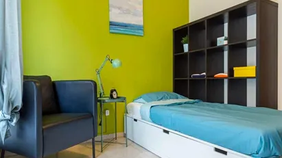 Room for rent in Milano Zona 4 - Vittoria, Forlanini, Milan