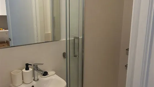 Rooms in Barcelona Ciutat Vella - photo 10