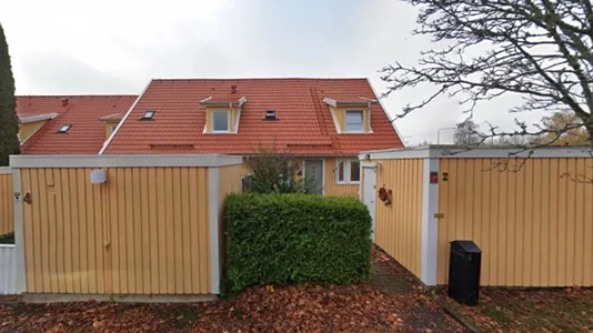 Houses in Eskilstuna - photo 1