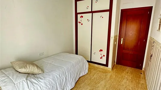 Rooms in Almería - photo 2