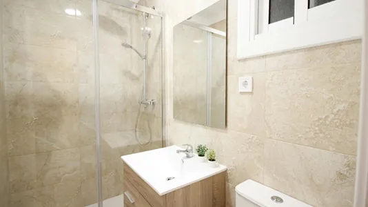 Rooms in Barcelona Eixample - photo 8