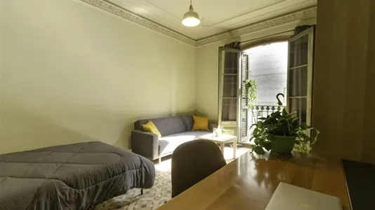 Rooms in Barcelona Eixample - photo 2