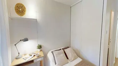 Room for rent in Boulogne-Billancourt, Île-de-France