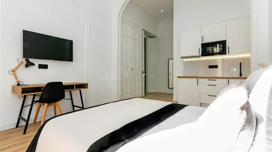 Rooms in Barcelona Eixample - photo 8