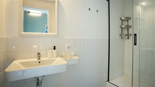 Rooms in Barcelona Eixample - photo 8
