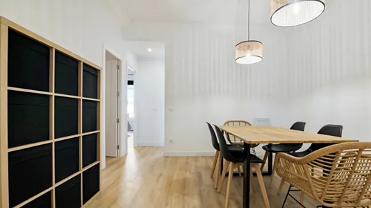 Rooms in Barcelona Eixample - photo 8