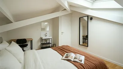 Room for rent in L'Haÿ-les-Roses, Île-de-France