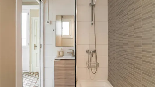 Rooms in Barcelona Ciutat Vella - photo 8