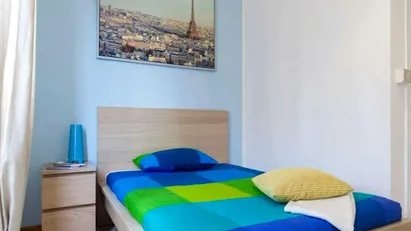 Room for rent in Milano Zona 6 - Barona, Lorenteggio, Milan